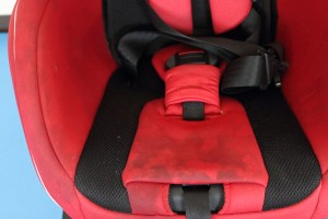 クリーニング前のチャイルドシート