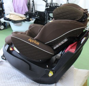 届いたチャイルドシート